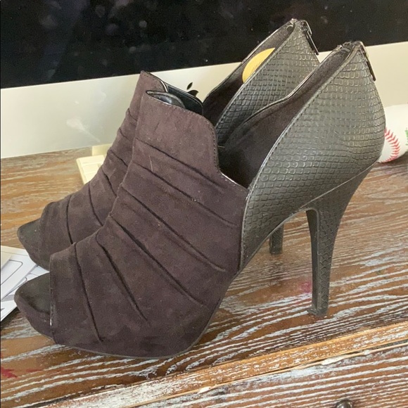 Barely Worn Fergalicious suede faux snake booties - Picture 2 of 6